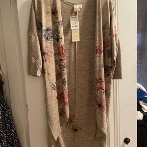 NWT Small beige Live in the Moment cardigan, perfect for spring!